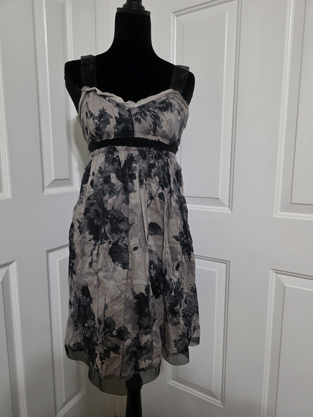 Ann Taylor LOFT Petites 2P Gray Floral Empire Waist Black Sheer 1in Sleev  Dress